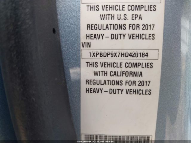 Peterbilt 579 Image 10