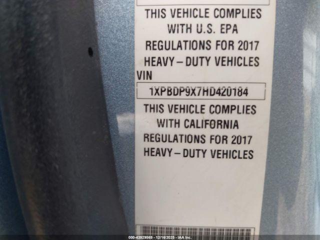 Peterbilt 579 Image 10