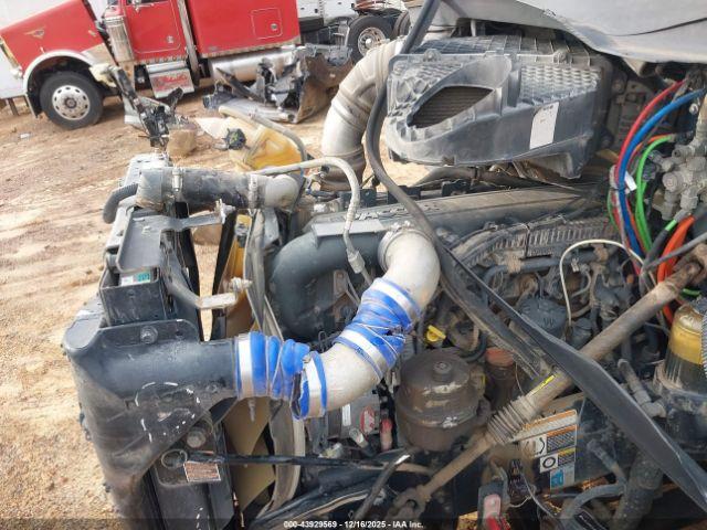 Peterbilt 579 Image 15