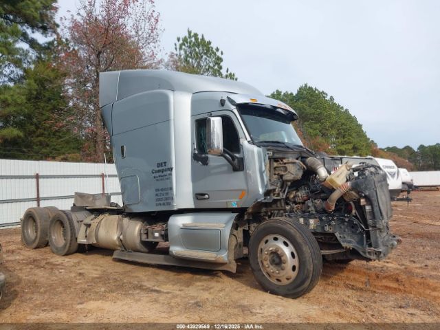 Peterbilt 579 Image 11