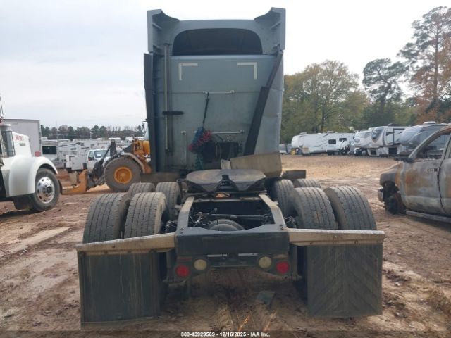 Peterbilt 579 Image 18