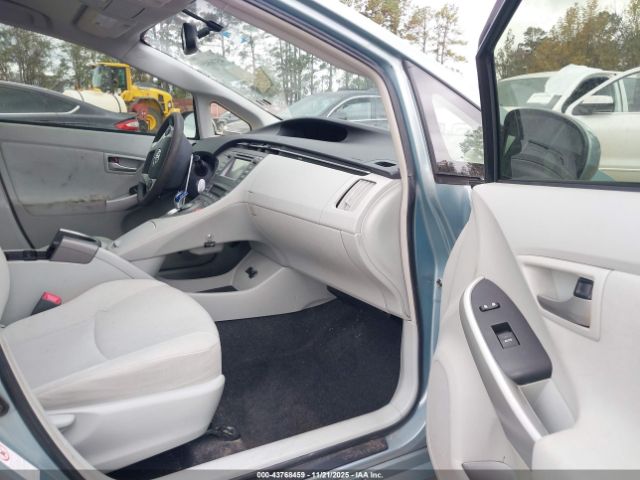 Toyota Prius Two Image 12