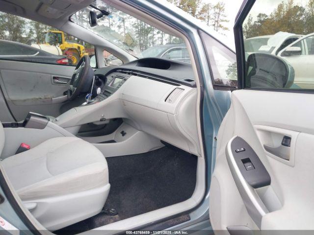 Toyota Prius Two Image 12