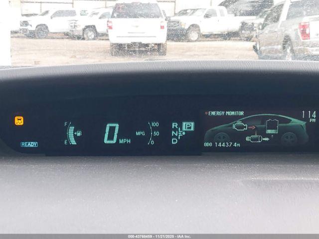 Toyota Prius Two Image 15