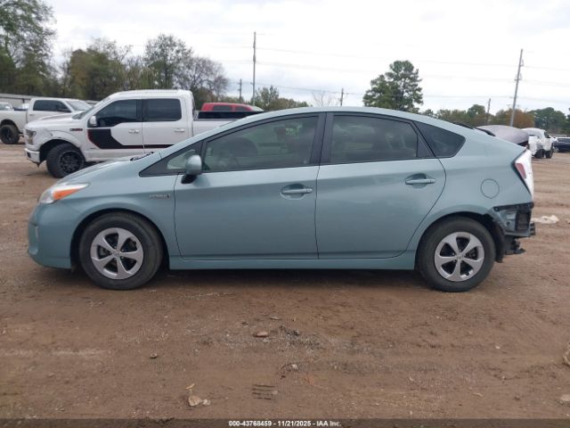 Toyota Prius Two Image 8