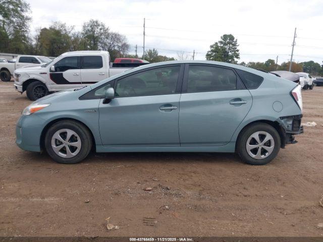 Toyota Prius Two Image 8