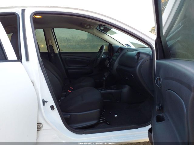 Nissan Versa 1.6 S+ Image 2