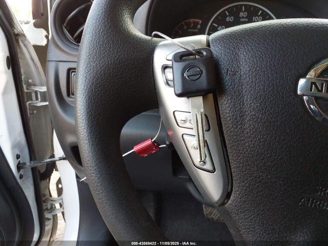 Nissan Versa 1.6 S+ Image 10