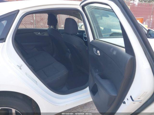 Kia Forte Lxs Image 5