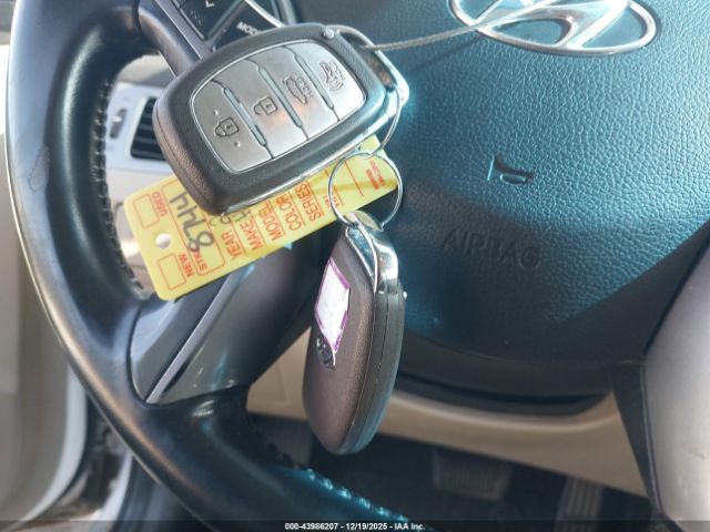 Hyundai ELANTRA Limited Image 2