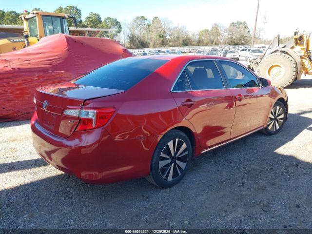 Toyota Camry Le Image 9
