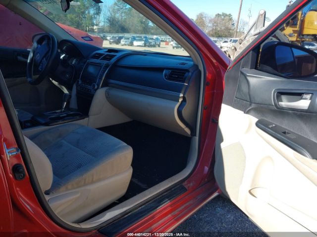 Toyota Camry Le Image 15