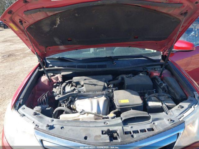 Toyota Camry Le Image 7