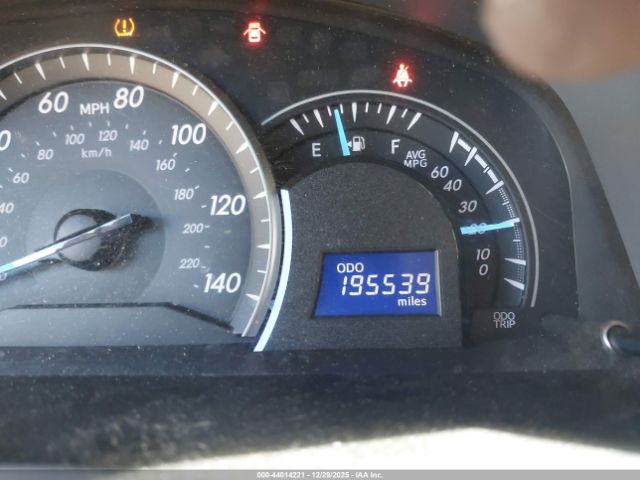 Toyota Camry Le Image 12