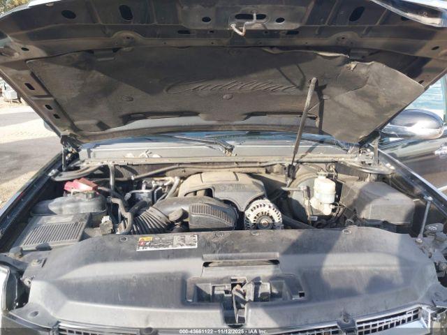 Cadillac Escalade Luxury Image 8