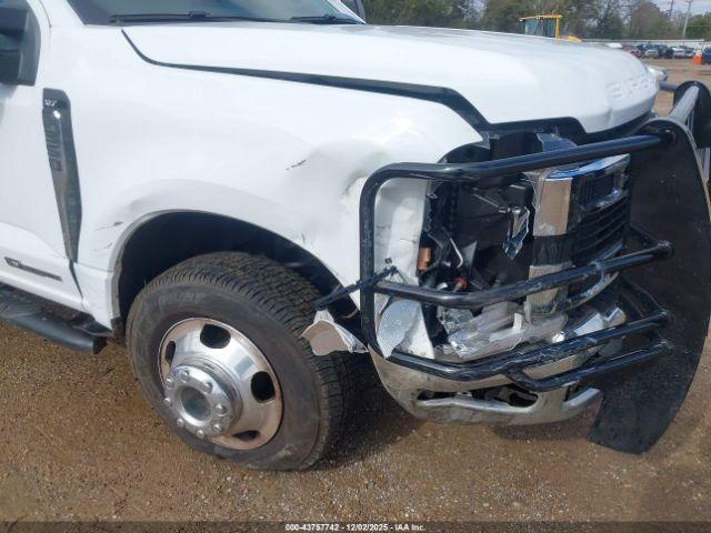 Ford F-350 Xlt Image 13