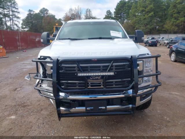 Ford F-350 Xlt Image 15