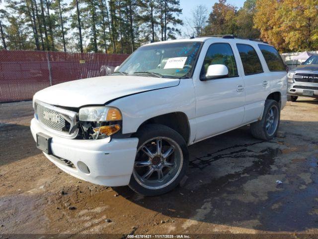 GMC Yukon Denali Image 6