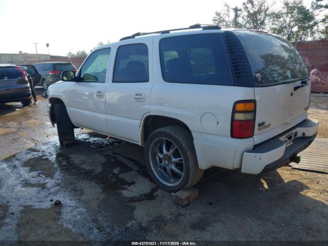 GMC Yukon Denali Image 18