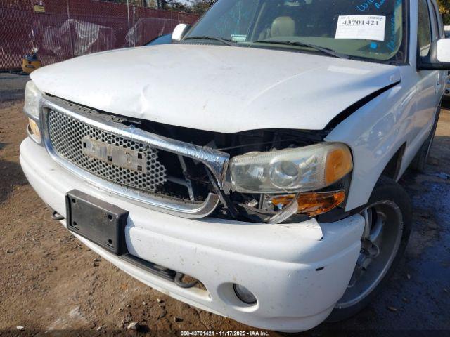 GMC Yukon Denali Image 3