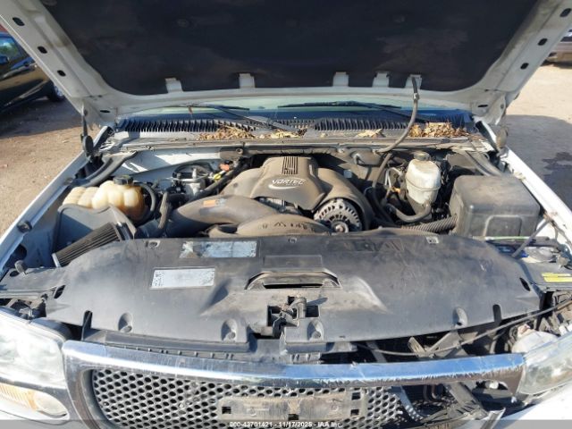 GMC Yukon Denali Image 11