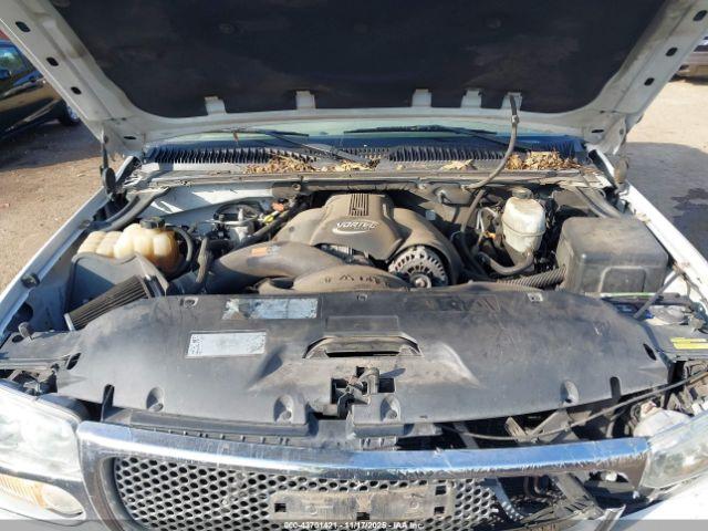 GMC Yukon Denali Image 11