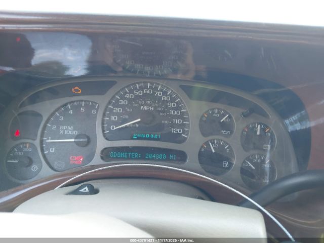 GMC Yukon Denali Image 5