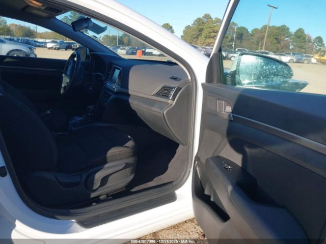 Hyundai ELANTRA Sel Image 12