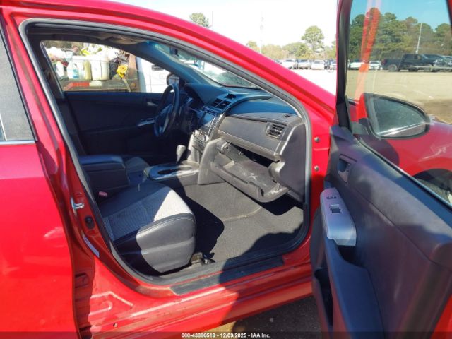 Toyota Camry Se Image 17