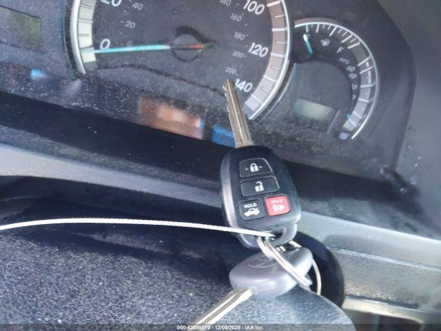 Toyota Camry Se Image 8