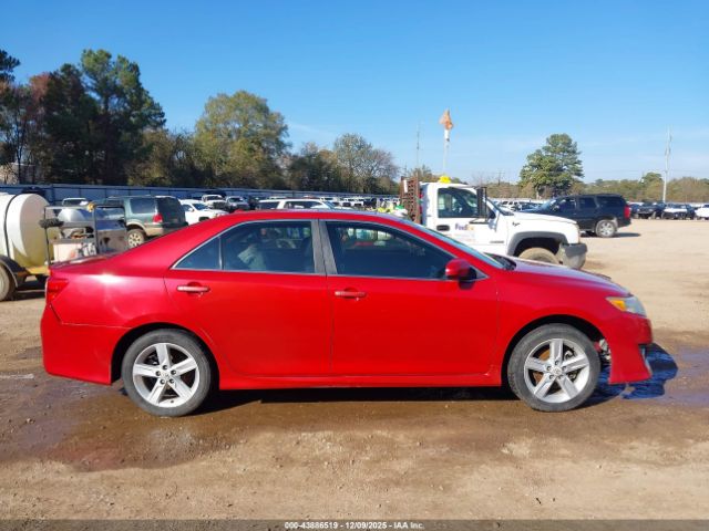 Toyota Camry Se Image 14
