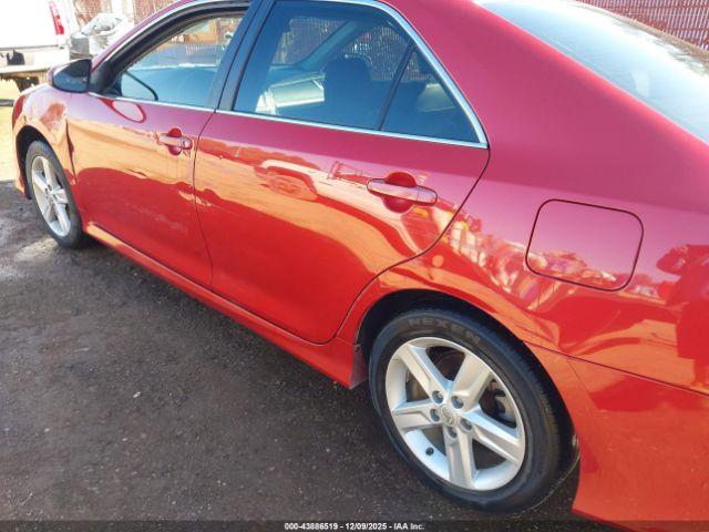 Toyota Camry Se Image 12