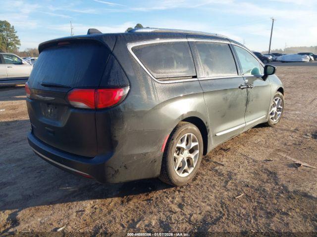 Chrysler Pacifica Touring L Plus Image 2