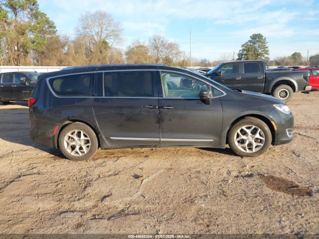 Chrysler Pacifica Touring L Plus Image 12