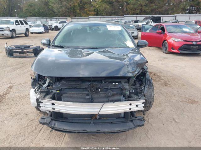 Toyota Corolla Le Image 18