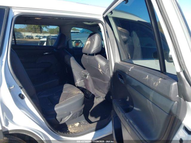 Toyota Highlander Xle Image 2