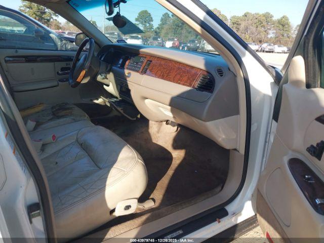 Lincoln Towncar Cartier Image 9