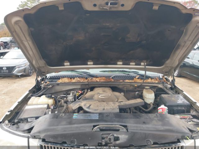 Cadillac Escalade Standard Image 7