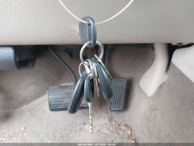 Cadillac Escalade Standard Image 6