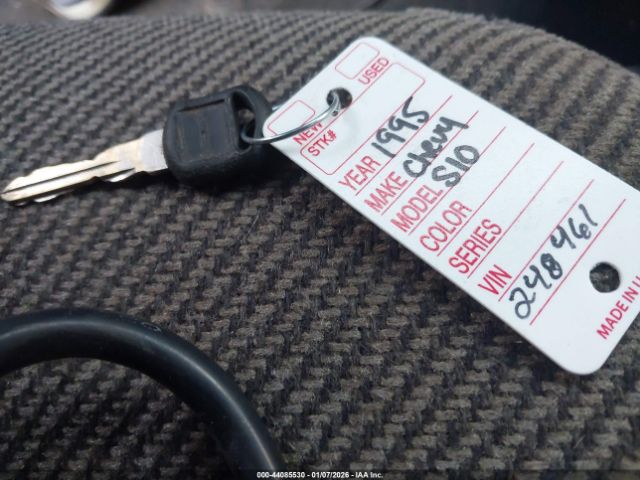 Chevrolet S Truck S10 Image 2