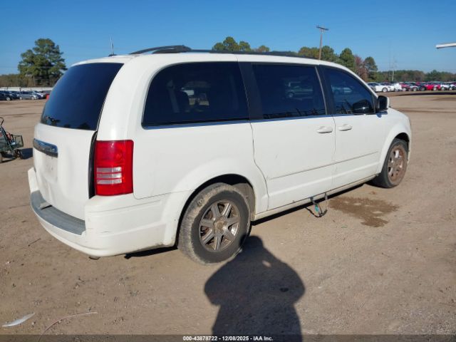 Chrysler Town & Country Touring Image 9