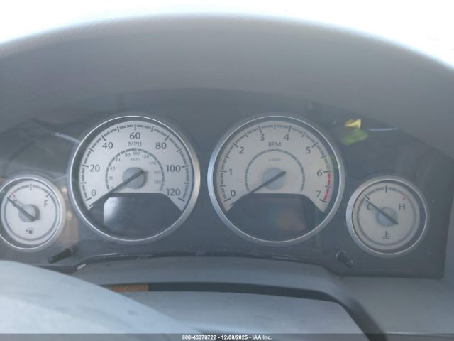 Chrysler Town & Country Touring Image 3