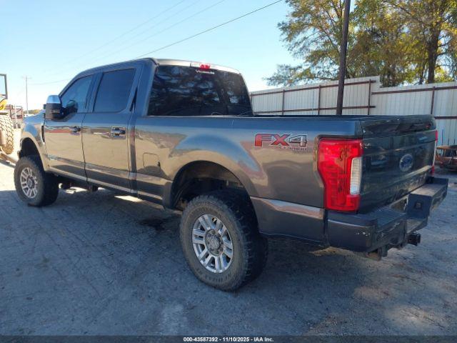 Ford F-250 Xlt Image 12