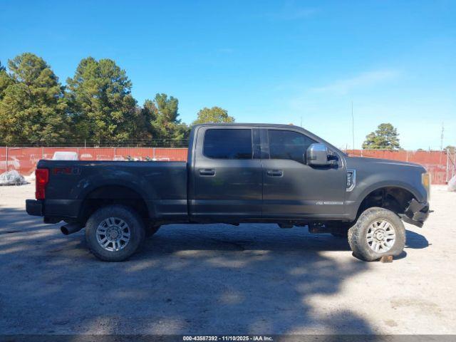 Ford F-250 Xlt Image 2