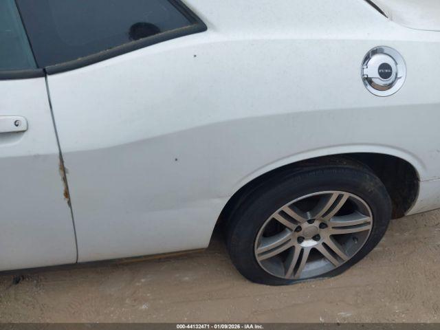 Dodge Challenger Sxt Image 4