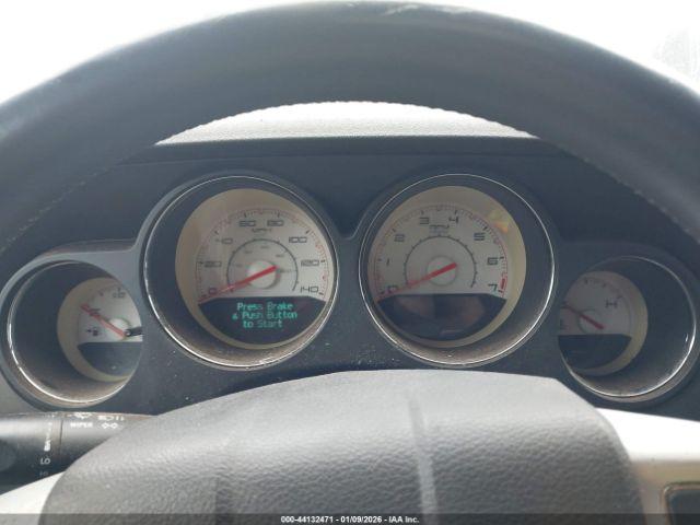 Dodge Challenger Sxt Image 8